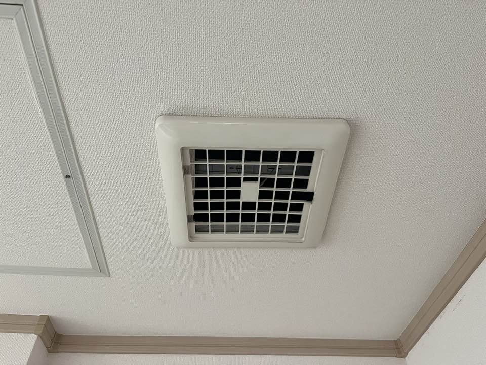 排気フィルターを外す